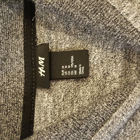 H&M Sweater - Picture 2 of 2